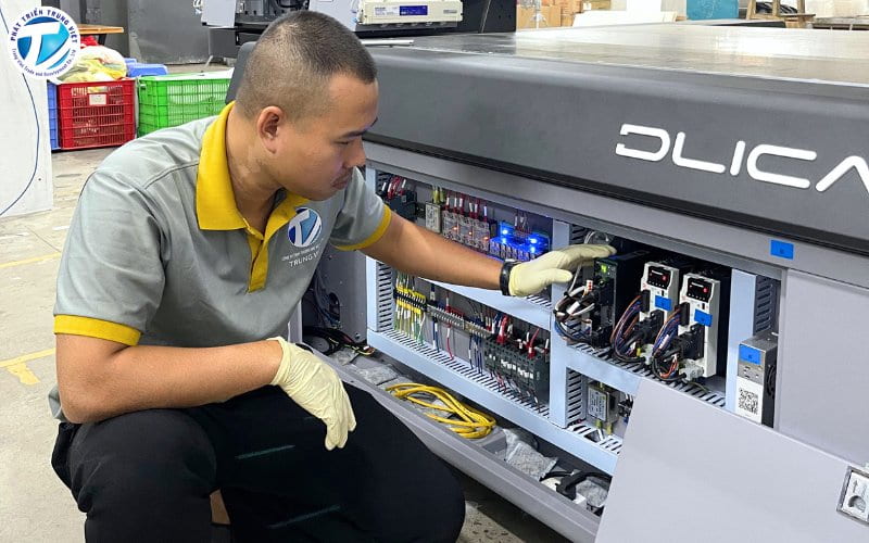 Máy in UV Dlican sở hữu cấu kiện và linh kiện nhập khẩu chất lượng cao 